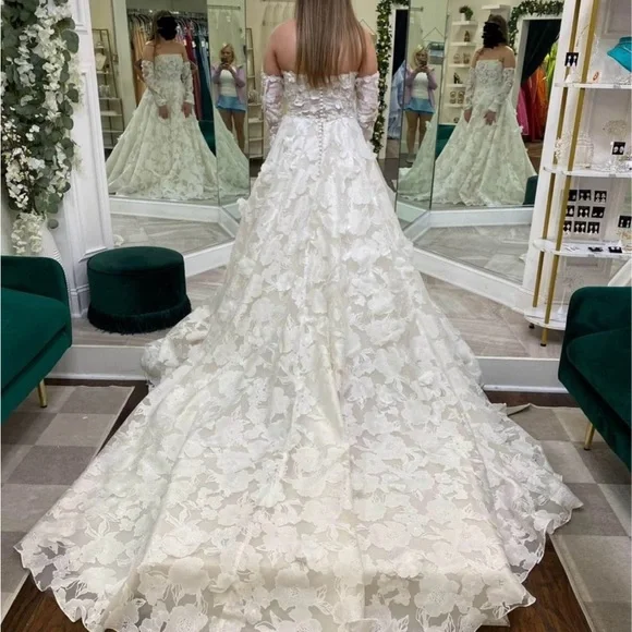 Wedding dress size 6 Morilee poppy style 4159, never worn or altered